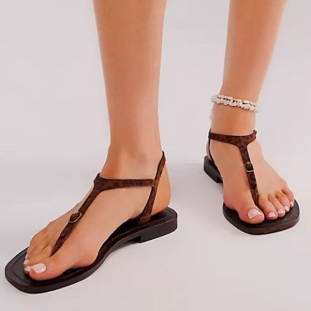 Sz 7.5 Women Free People Alina Brown Leopard Print T-Strap Thong Sandals VGUC!